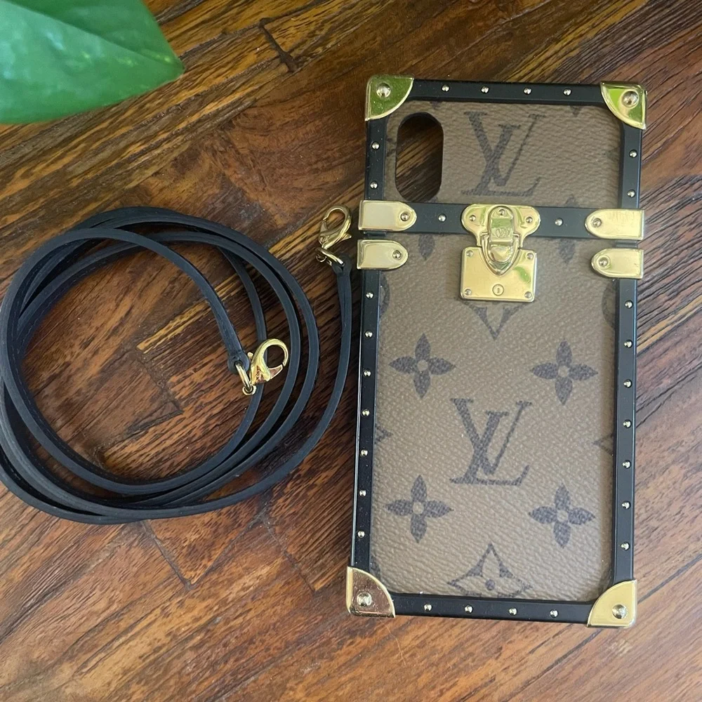 BRAND NEW LOUIS VUITTON EYE TRUNK WITH STRAP IPHONE X/XS.